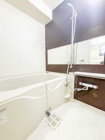 バス・シャワールーム　追い焚き機能付きのお風呂です♪