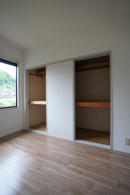 洗面設備　同じ建物の別なお部屋