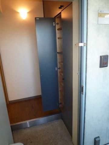 玄関　玄関下駄箱