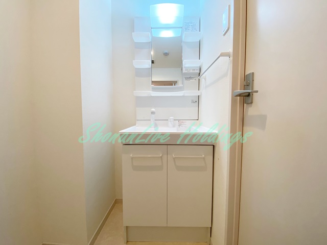 洗面設備　掃除のしやすい洗髪洗面台です♪