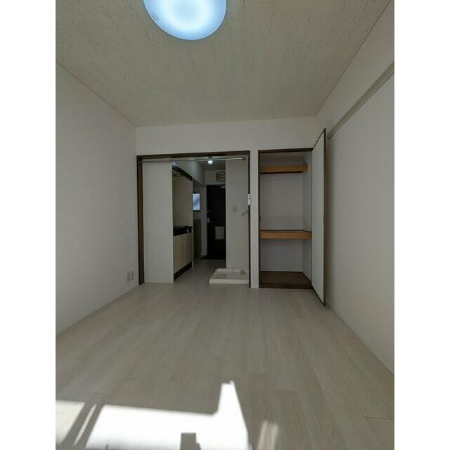 居室・リビング　※同タイプ１０２号室写真