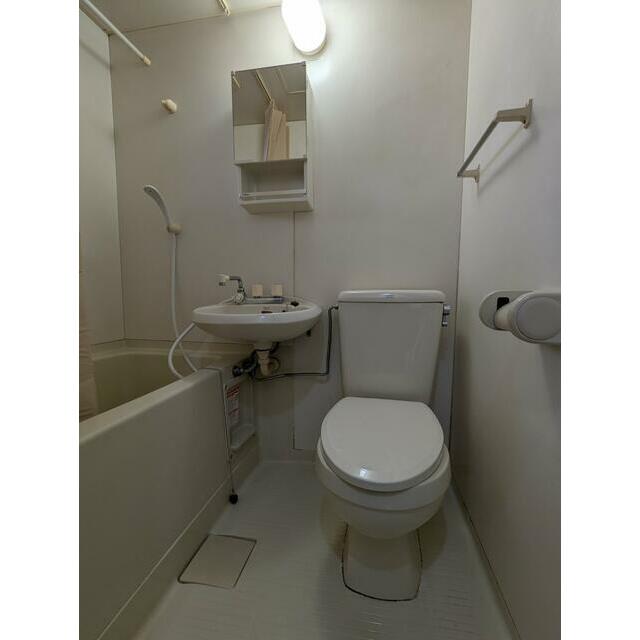 バス・シャワールーム　※同タイプ１０２号室写真