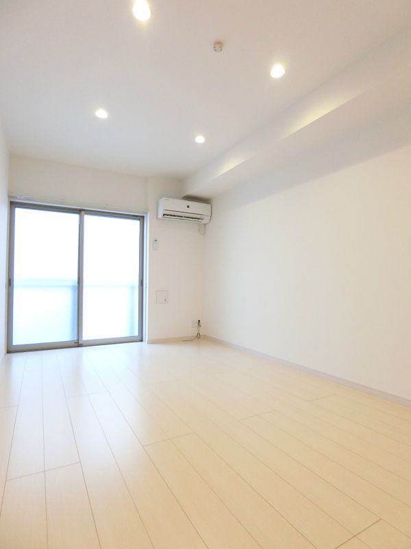 居室・リビング　こちらの居間で趣味の時間をお楽しみください