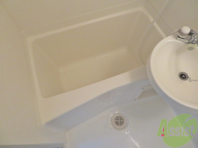 バス・シャワールーム　浴室はゆったりと浸かれるサイズ感になっていますね。