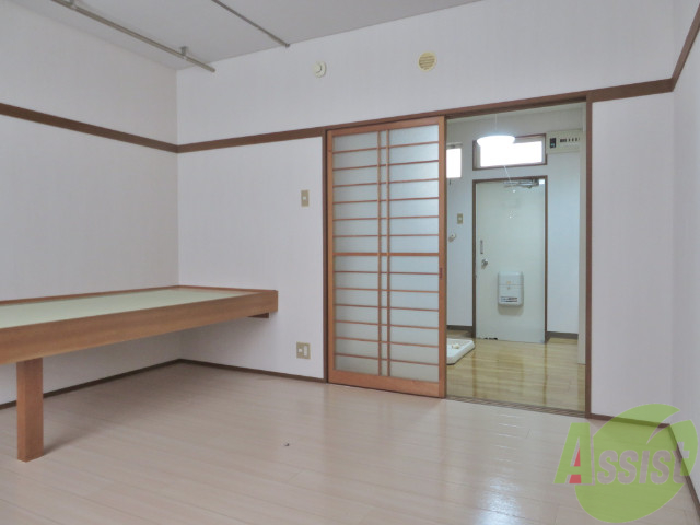 収納　お部屋は収納はないですが部屋は広いので棚などは置けます。