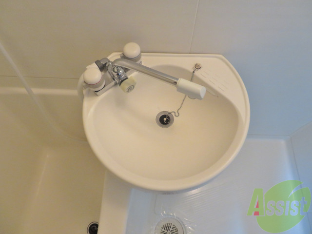 洗面設備　洗面は独立になっているので忙しい朝もばっちりですね。