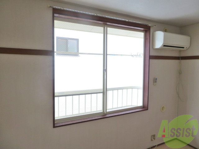 バルコニー　バルコニーはないですが大きな窓があるので風通し良さそうですね