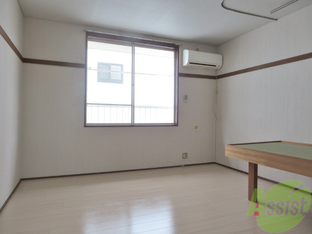 居室・リビング　リビングは日当たりも良くお部屋を明るく照らしてくれますね。