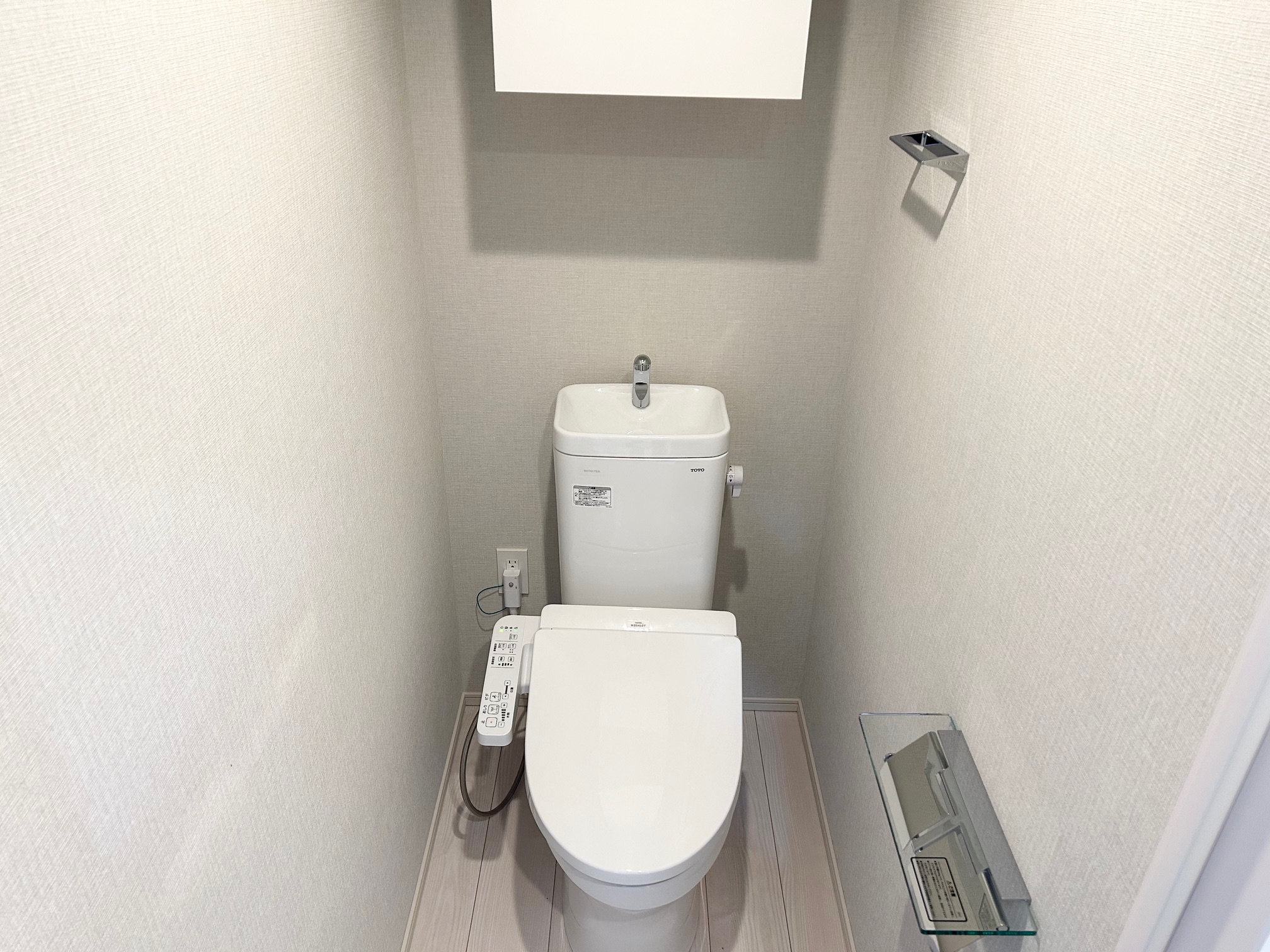 トイレ　温水洗浄便座