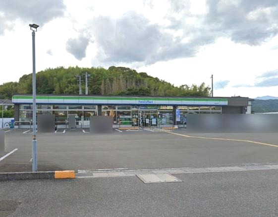 コンビニ　ファミリーマート 高知大津店（コンビニ）まで800m