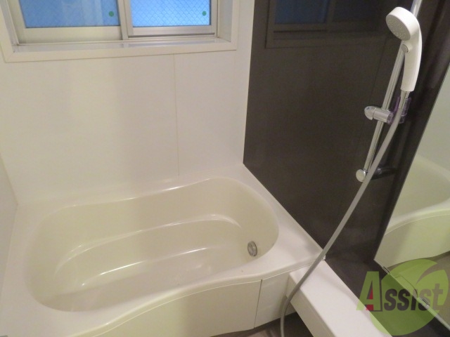 バス・シャワールーム　追い焚き機能が付いているのでいつでも温かいお風呂に入れますよ