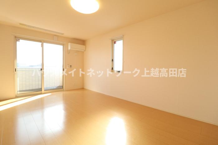 居室・リビング　ＬＤＫ（参考同型301号室室内写真）