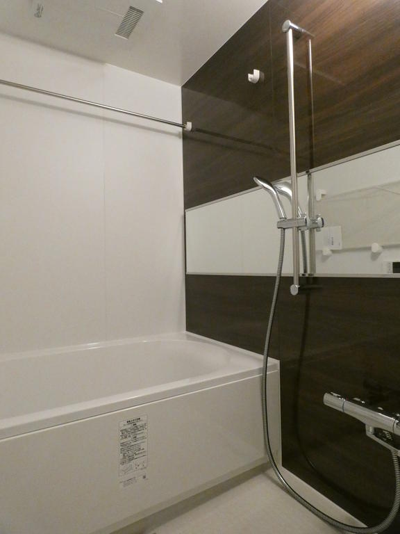 バス・シャワールーム　※別部屋の参考写真です。