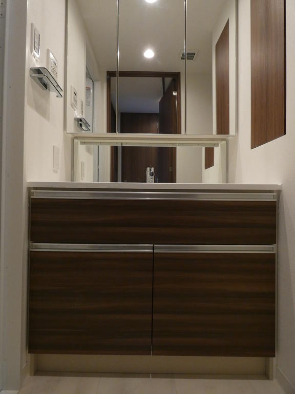 洗面設備　※別部屋の参考写真です。