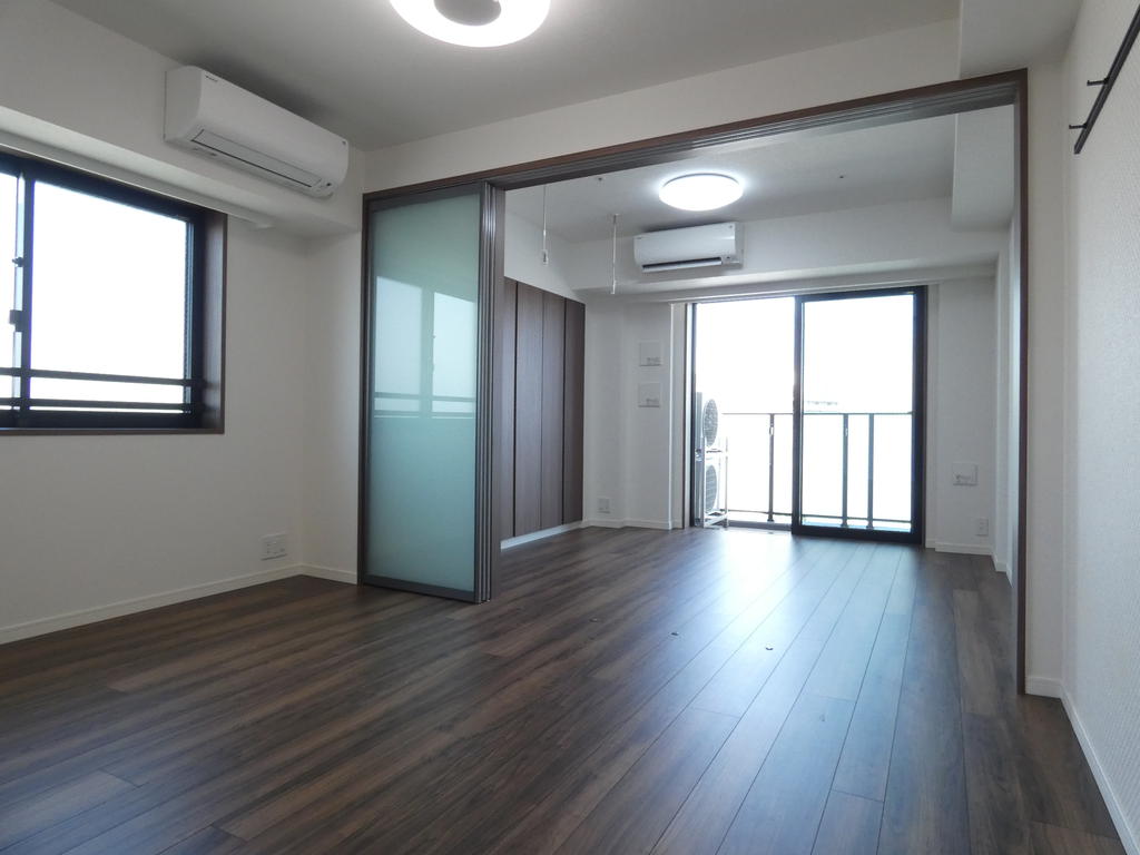 居室・リビング　※別部屋の参考写真です。