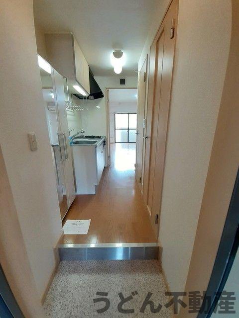 玄関　うどん県のお部屋探しはうどん不動産へ うどんちゃんとLINE