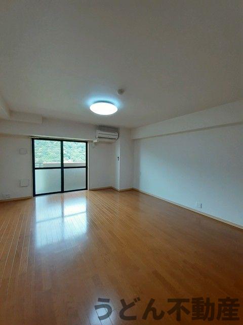 居室・リビング　うどん県のお部屋探しはうどん不動産へ うどんちゃんとLINE