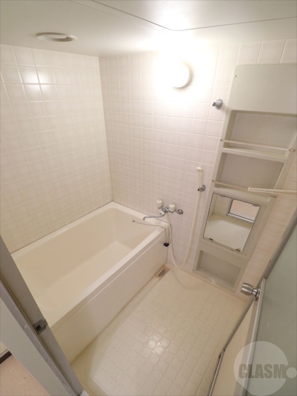 バス・シャワールーム　広々としたバスルーム