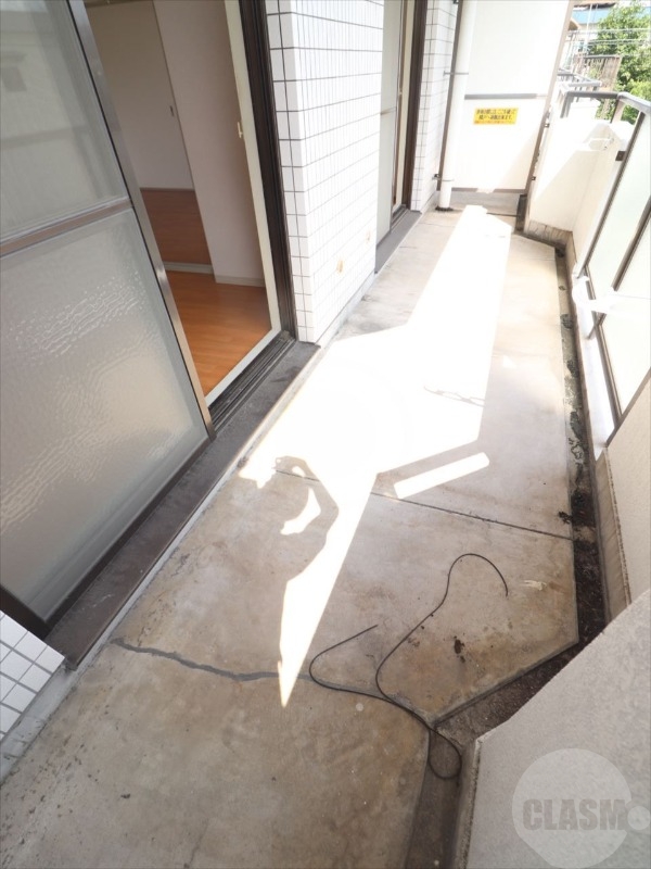 バルコニー　明るいバルコニー