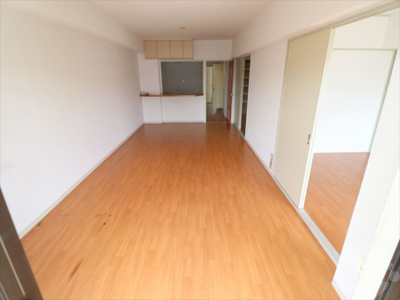 居室・リビング　１３．５帖のリビングルーム