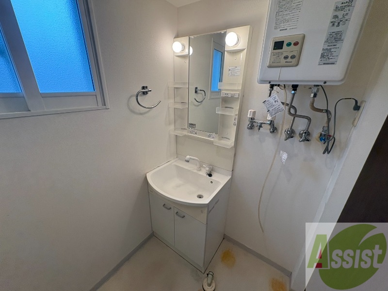 洗面設備　お洒落な独立洗面化粧台になっておりました！