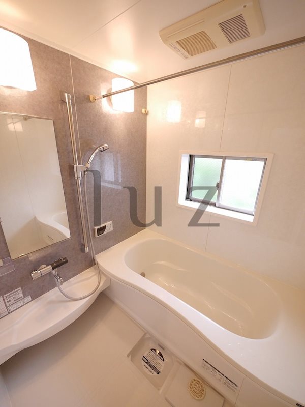 バス・シャワールーム　追い焚き機能付きバスルーム完備