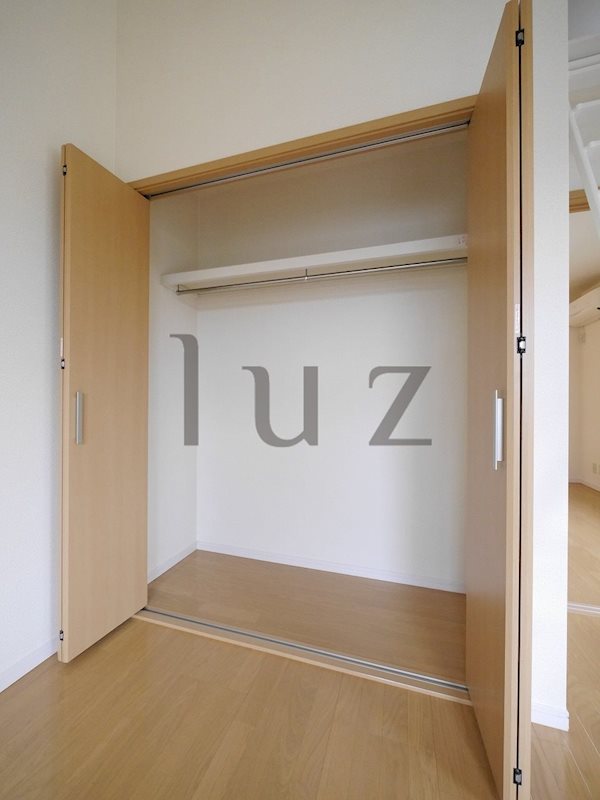 収納　パイプハンガー付きクローゼット完備！