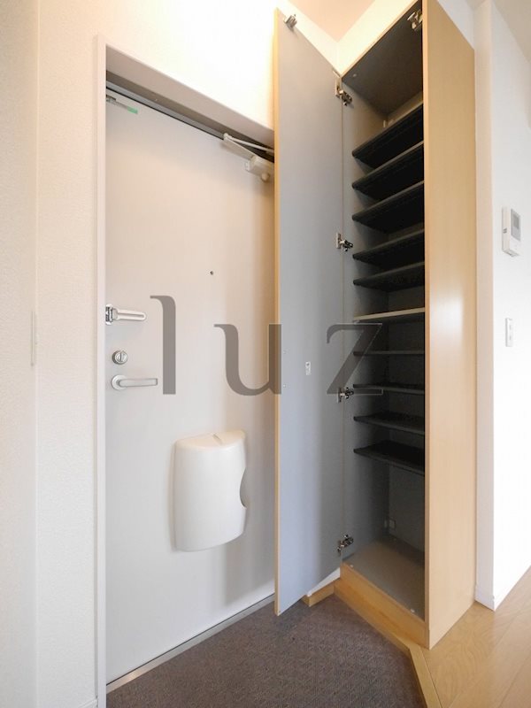 玄関　シューズボックス完備の玄関スペースです！