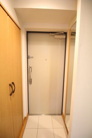 玄関　（別タイプ参考写真）ガリシア王子神谷　北区神谷3