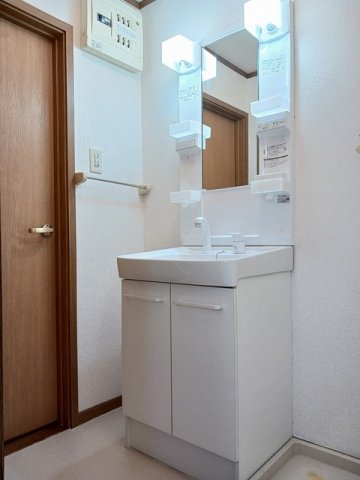 洗面設備　使いやすい洗面所です