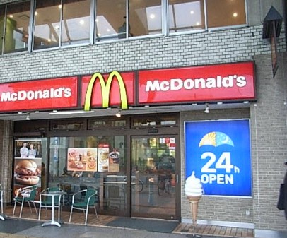飲食店　マクドナルド 巣鴨店（飲食店）まで220m