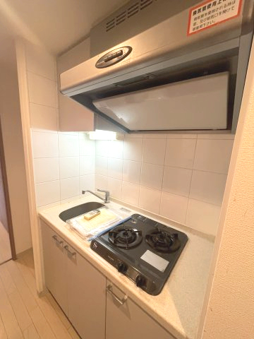 キッチン　イメージとして同建物他部屋を表示しています