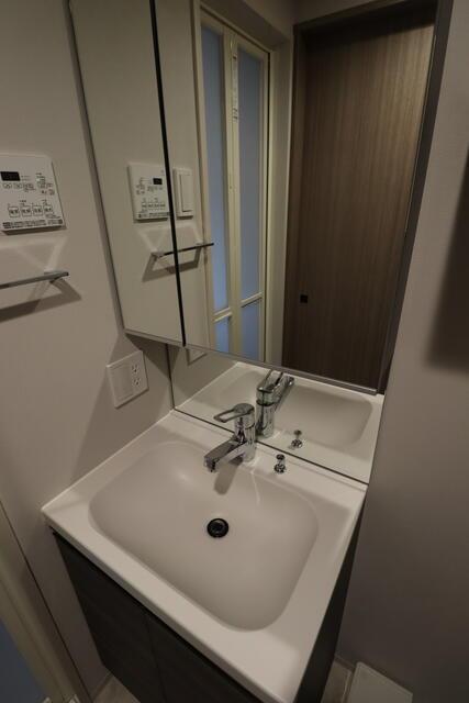 洗面設備　同タイプ・別号室となります。?