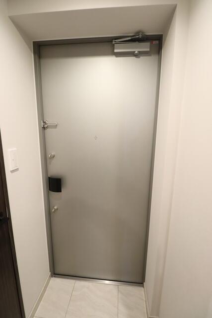 玄関　同タイプ・別号室となります。?