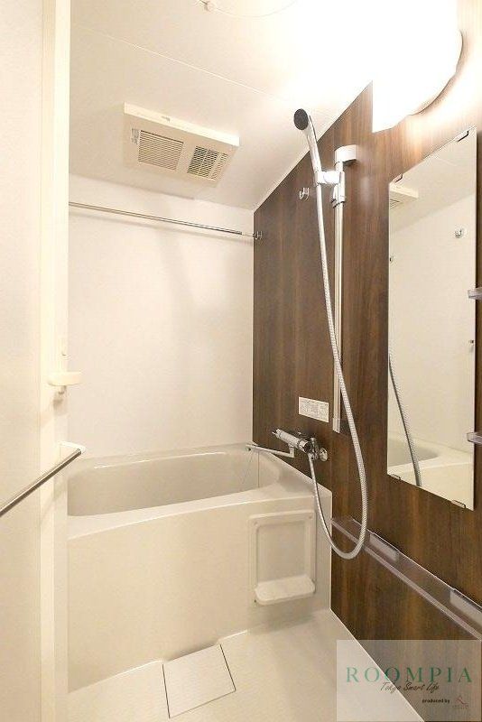 バス・シャワールーム　※同タイプの別のお部屋です。