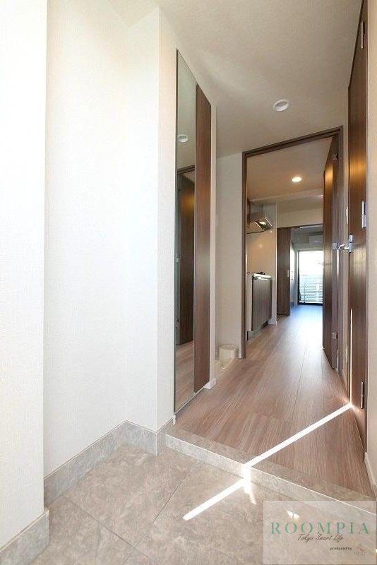 玄関　※同タイプの別のお部屋です。