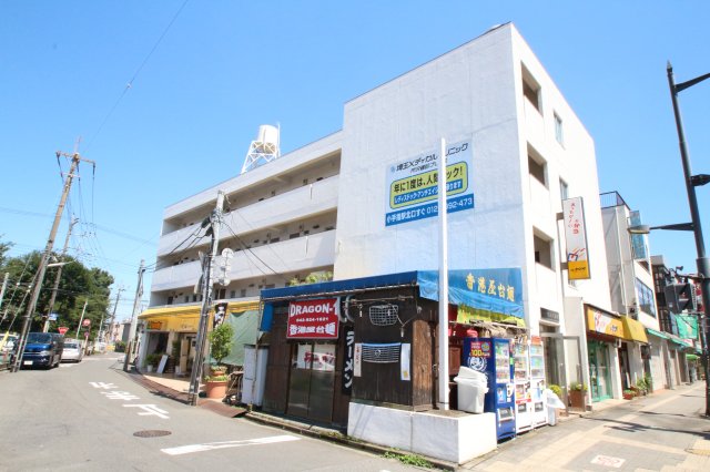 建物外観　落ち着いた雰囲気の外観です