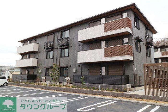 建物外観　駐車場