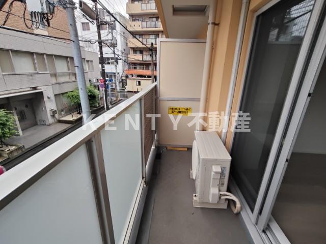 バルコニー　暖かな日差しのふりそそぐバルコニー