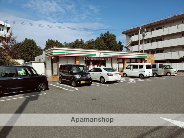 コンビニ　セブンイレブン（コンビニ）まで427m