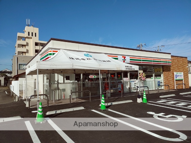 コンビニ　セブンイレブン（コンビニ）まで947m