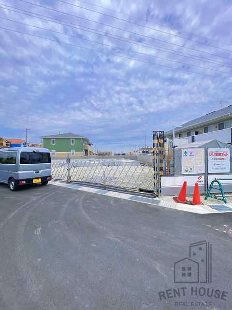 駐車場　外観（建設中）
