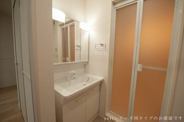 洗面設備　同仕様写真です。