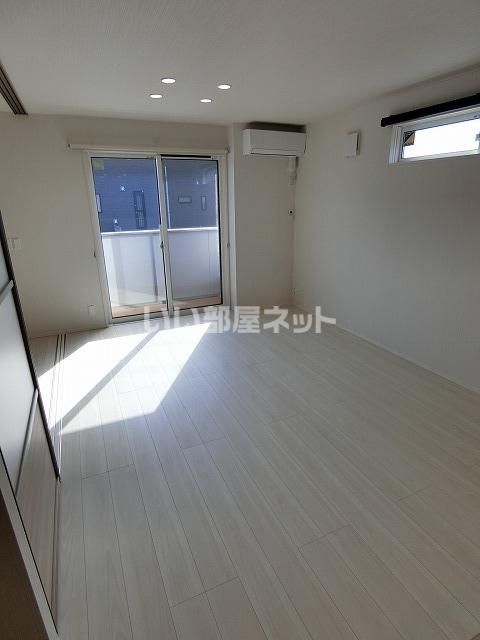 ディーソルビア石塚町 A棟の居間写真
