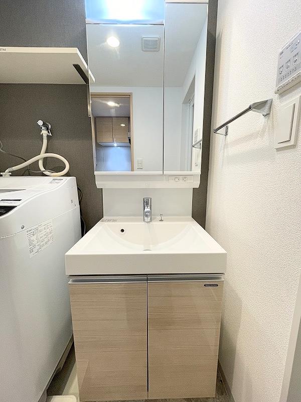 洗面設備　洗髪洗面化粧台（シャワー付き）