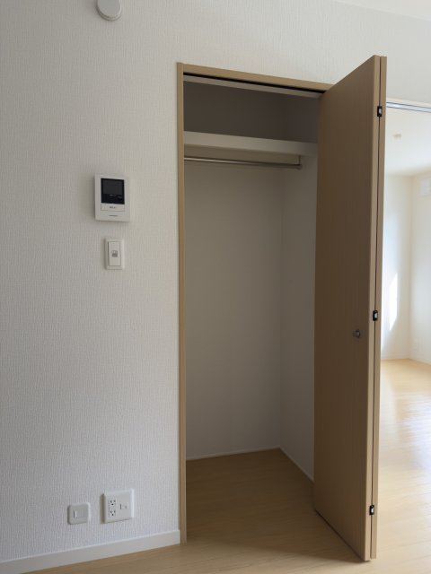 収納　同物件別号室の写真です。