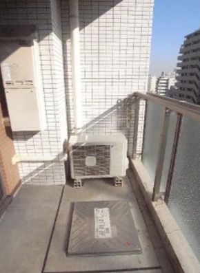 バルコニー　暖かな日差しのふりそそぐバルコニー