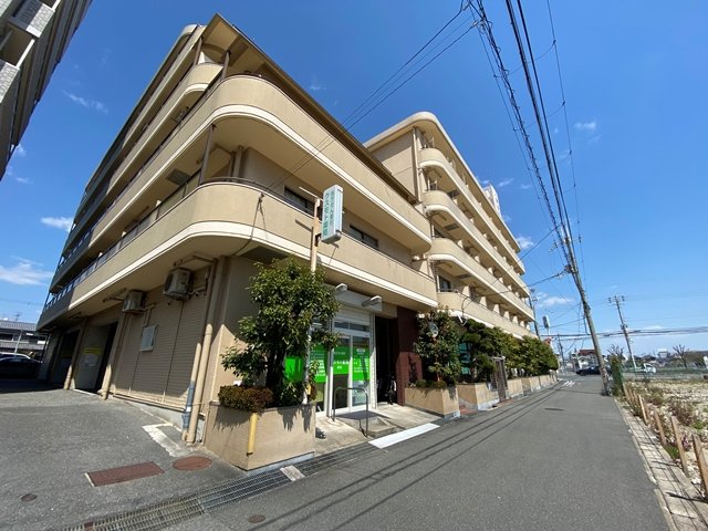 建物外観　TVモニター付きインターホンついてます♪