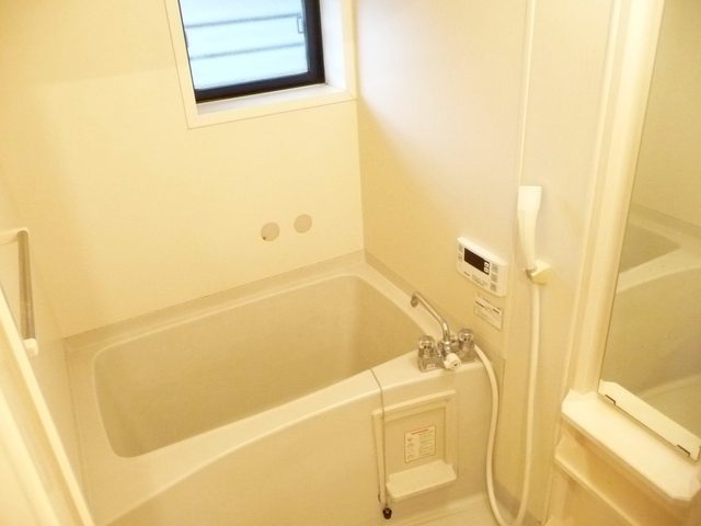 バス・シャワールーム　参考写真（同建物反転タイプ別部屋のものです）