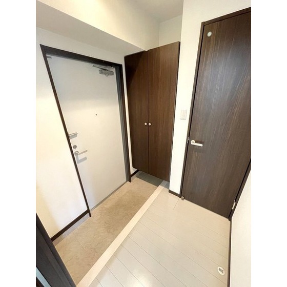玄関　※別部屋写真、現況優先